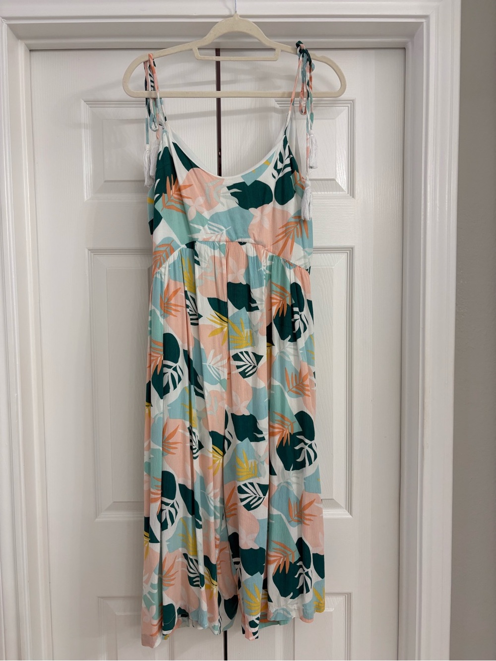 Versona Tropical Tie-Strap Capri Jumpsuit in Mint, Peach & Teal